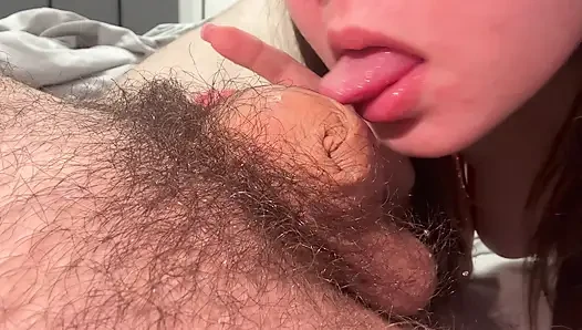 Damn, this is the first time in my life I've seen such a tiny penis. The hairy dick is only 2 cm.