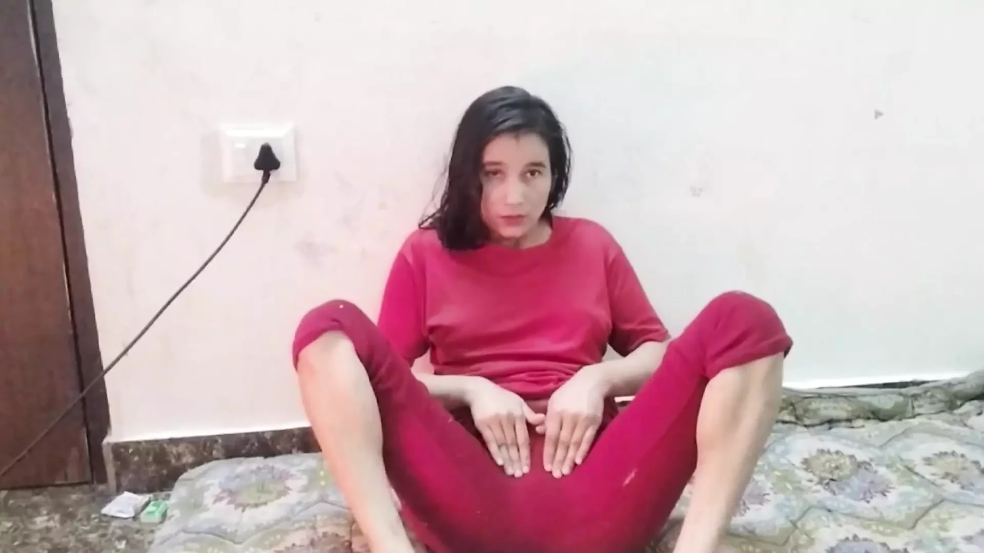 Bhai jaan akele dekh kar ghar me band kar choda