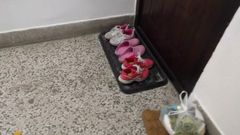 Éjaculation sur des chaussures d'une fille inconnue dans le bâtiment 15.10.2020