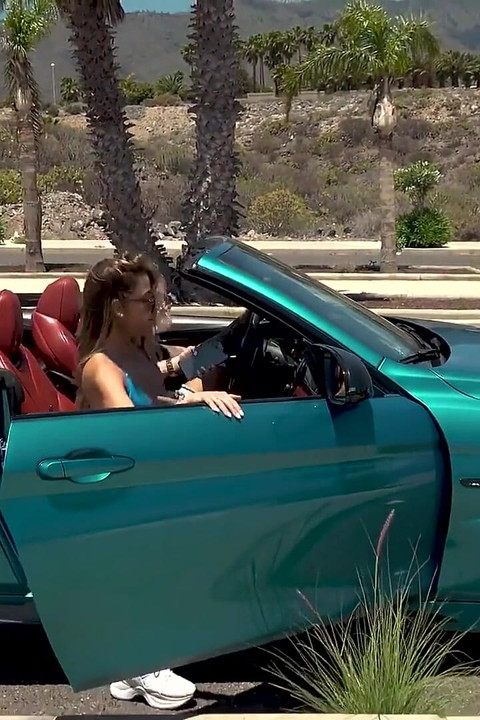 Melody Teen cheira riqueza - então sua buceta está molhada Premium Edit GoldDigger