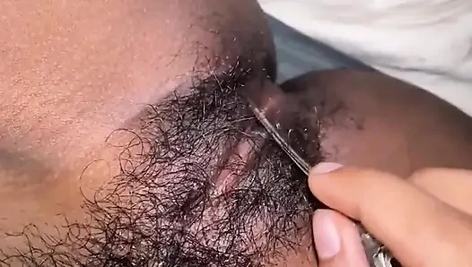 Ласкает ее киску