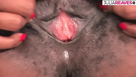 Ebenholz schreit vor vergnügen, als ein massiver schwanz ihre haarige muschi fickt, um abzuspritzen