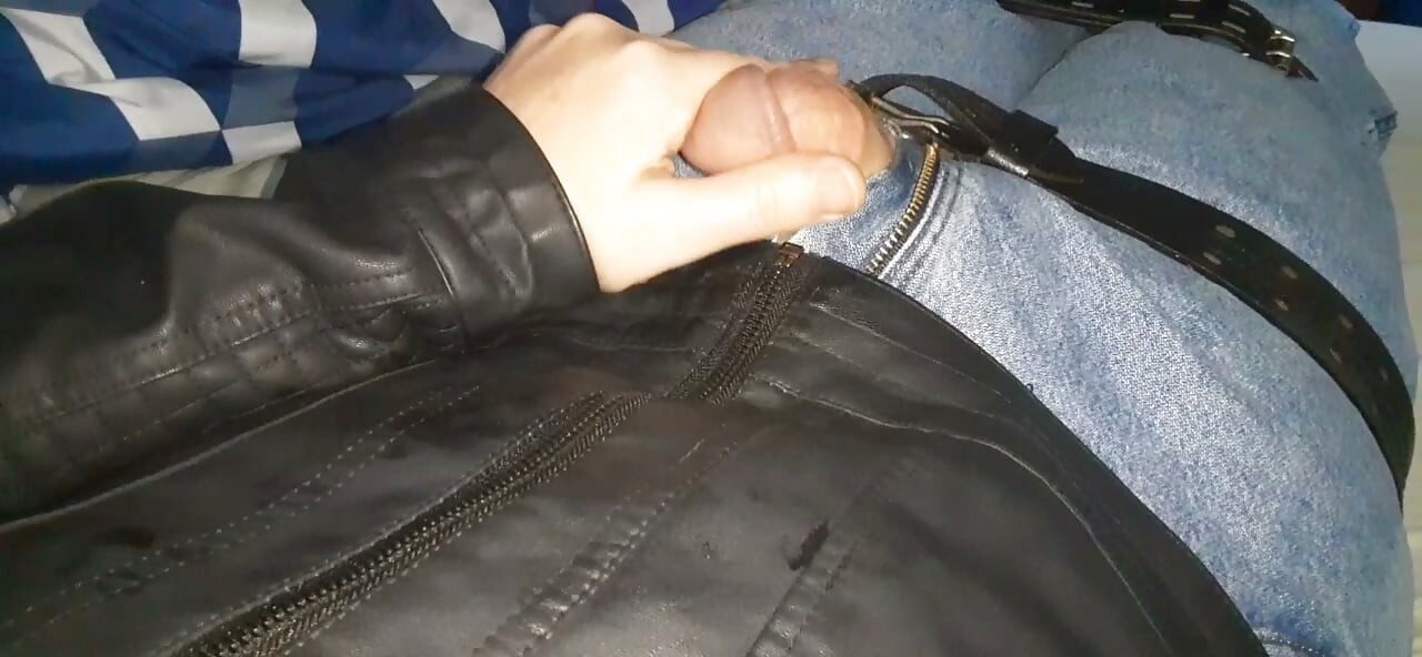 Solo edging on new leather