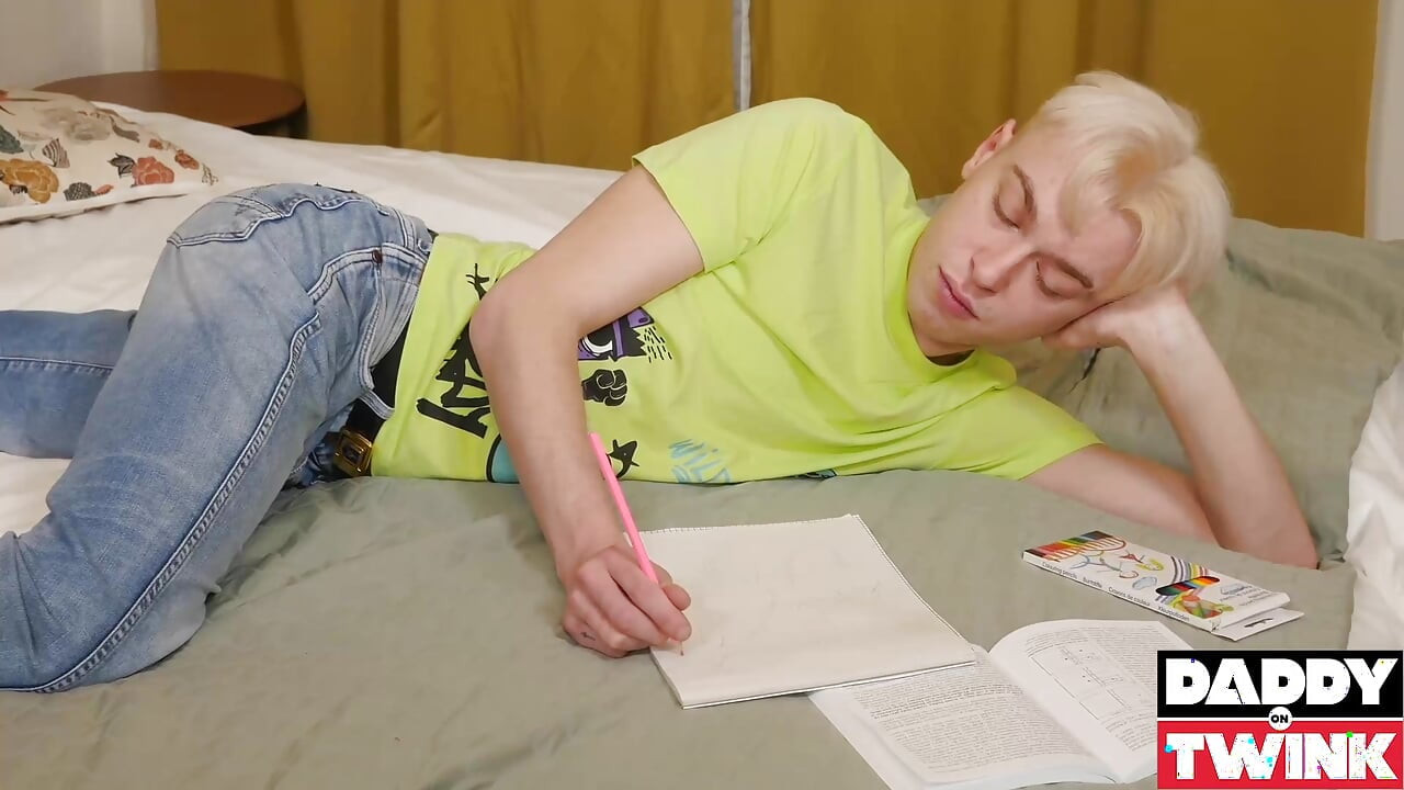 DADDYONTWINK Plavuša Twink Danny Junior bez kondoma od obješenog frajera