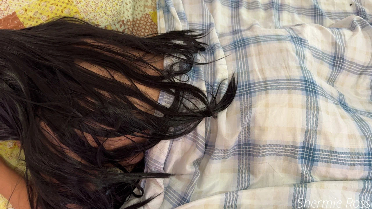 I enter my stepsister's room and I see her naked, she turns me on so much that I come in her ass.