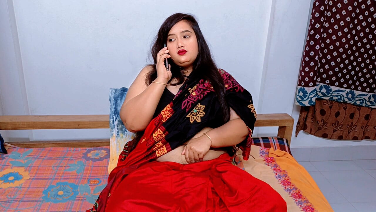 Sexy Bengali woman wearing saree calls her boyfriend saying come quickly, no one is at my house.