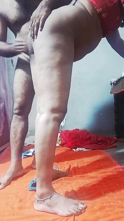 Misfornøyd Desi Slutwife knuller med collegevenn