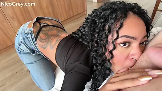 Cewek sange bertato rambut cokelat ini suka banget dientot gaya doggy habis-habisan dan ngentot kontol posisi cowgirl - pov