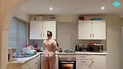 Amateur adolescente limpiando desnuda