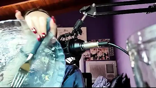 10 dakikadan kısa sürede öğle yemeğimi yiyorum