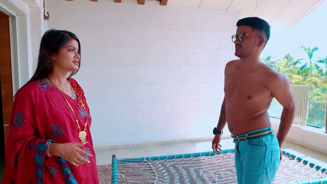 Jawan Bhabhi ko piche se pakad ke chod diya