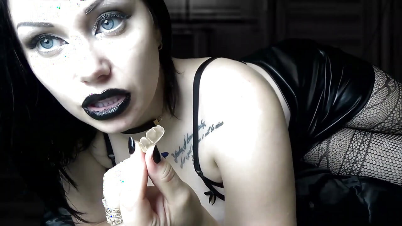 My First Fantasy Devour Film! Sexy Demon Will Suck the Life Out of Men and Send Their Male Bodies in Her Stomach to Digest Them!