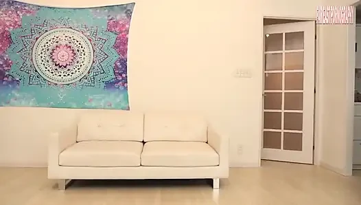 Büyük memeli güzeller samimi yoga seanslarıyla şehvetli zevki ve uyanan vücudu keşfediyor -bölüm 2