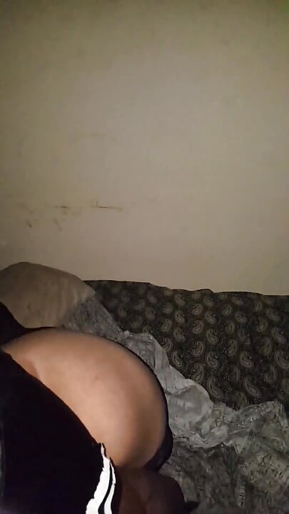 和我的继妹很快, 我穿上她的衣服
