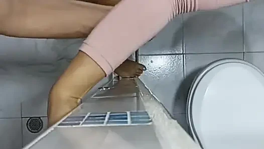 Tuvalette ateşli eylem