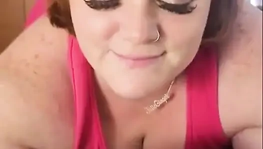 Rothaarige SSBBW julie gingers hungrige pOV-schwanzanbetung
