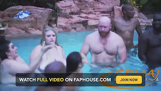 Сипай Медиа толстушки и мужики с большим хуем развлекаются в беспроволдомном бассейне Girls Gone!!