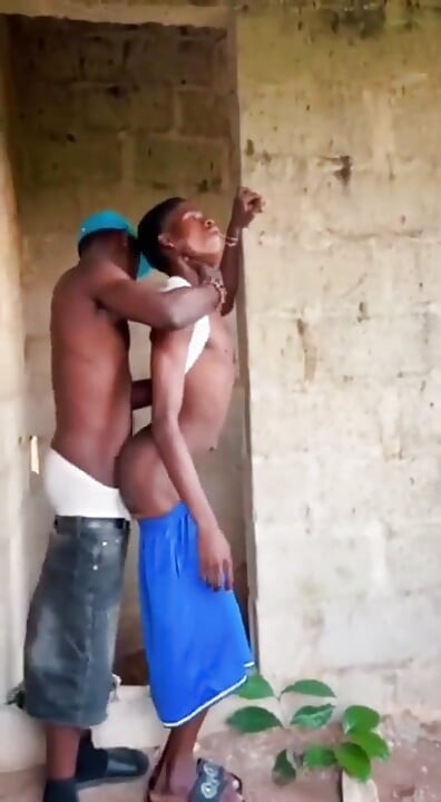 Sex in Uncomplicated Building with Street Guy