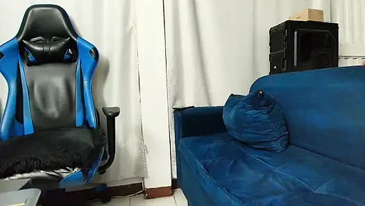 Sikimi çok ateşli emerken ona zor anlar yaşatıyorum