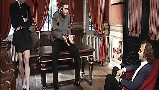 Blondes deutsches MILF-schätzchen wird in der cuckold-retro-szene gefickt