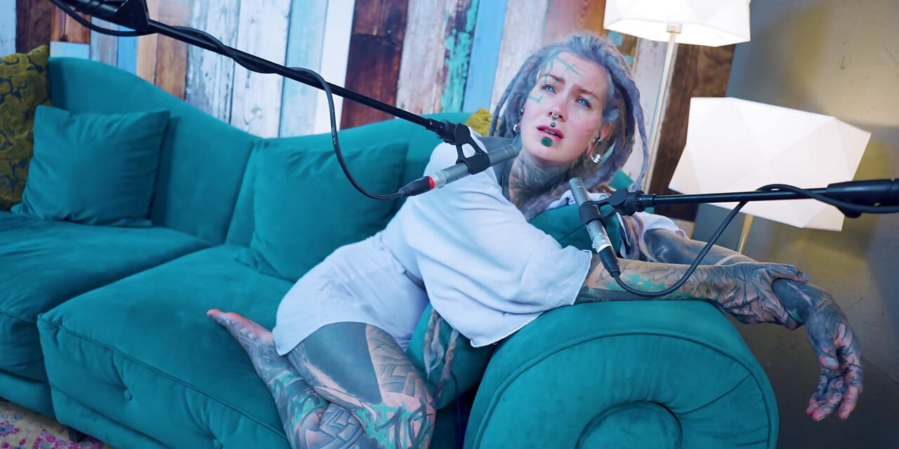 Aku ngomongin tentang aku - isolasi - asmr podcast sfw lagi ngomongin cewek gotik bertato rambut gimbal
