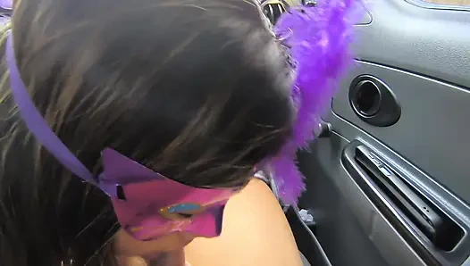 Сводная сестра делает своему извращеному отчиму вкусный минет на улице