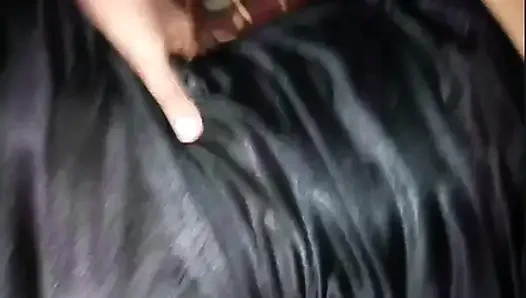 En ateşli Arap Suudi adam Sharmota Yemenli karısını sikiyor