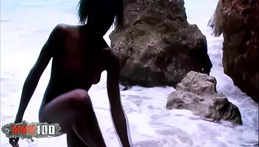 Fransız zenci hatun shania beach sakso ve sert sikiş ve yüze boşalma