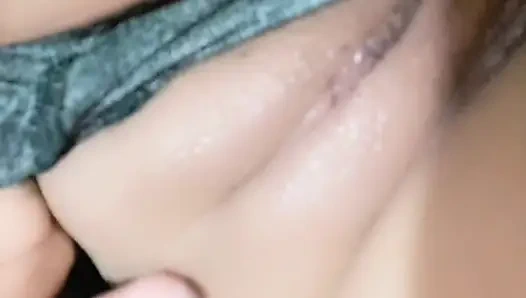 Neredeyse çıplak, böylece benden hiçbir şey almadan aletini bana sokabilebiliyorsun"