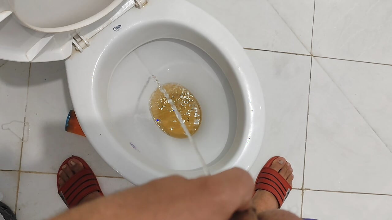 ฉี่เต็มตัวเพื่อเริ่มเซสชั่นช่วยตัวเองอย่างเข้มข้น