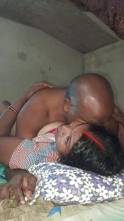 Moja maćeha uvek prska iz njene pičke kada je jebem