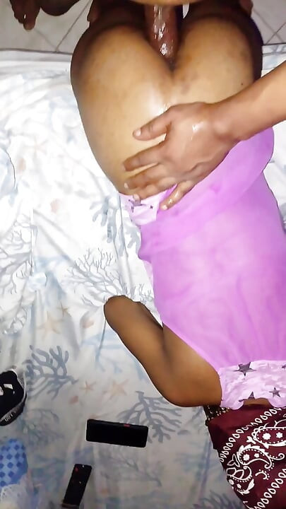 爸爸操我的處女屁眼！大黑繼女