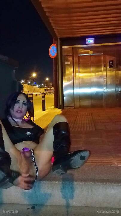 Taniax take off her mini shorts and cum on the street