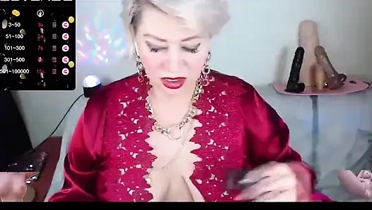 İri göğüslü seksi tombul orta yaşlı seksi kadın göğüsleri ve amcığıyla oynuyor.!. )) (aimee ateşli orta yaşlı seksi kadın, aka aimeeparadise).