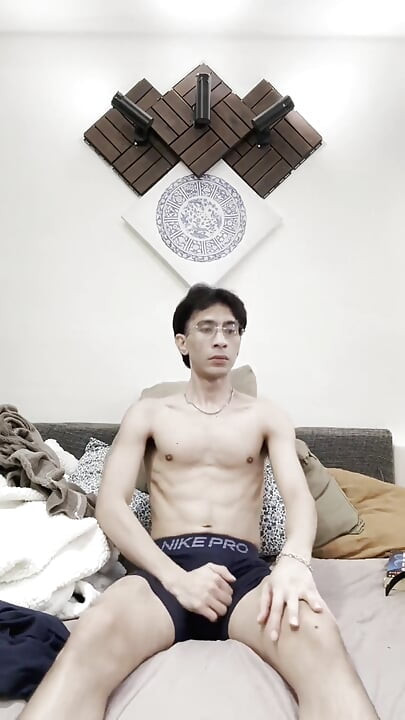 Cute Twink Love to Jerk His Big Dick!