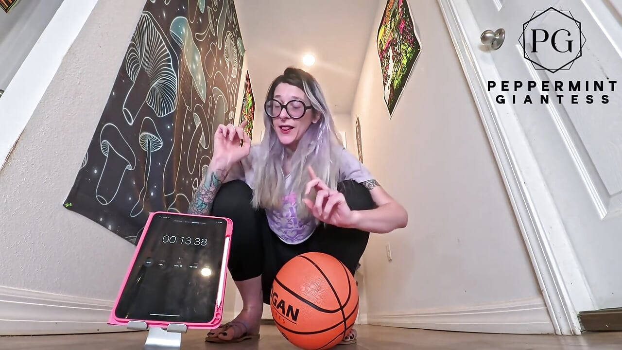 6'7 Tall Goddess One-handed Basketball Hold Challenge How Long Can These Huge Hands Dominate?