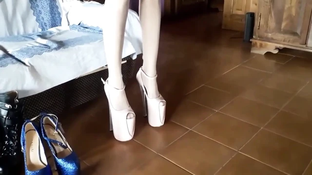 MILF Wearing Peep-toe Heels
