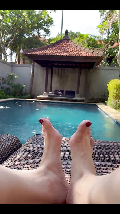 Buna dimineaţa. Iată o mai ales pentru fanii picioare