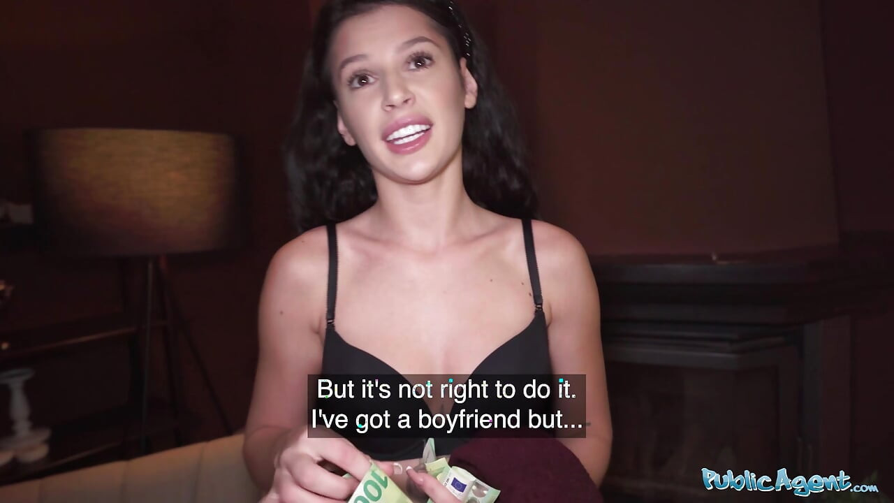 Einsames partygirl schleicht zum casting - public agent