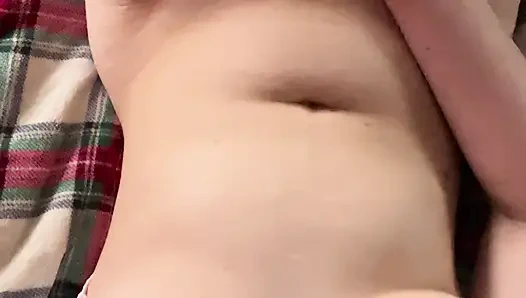 Gadis nakal nggak bisa berhenti ngusap itilnya