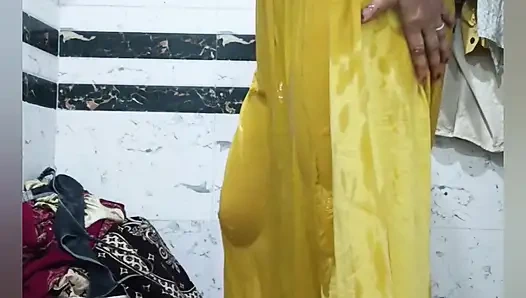 Прия Бхабхи показывает тело нового стиля