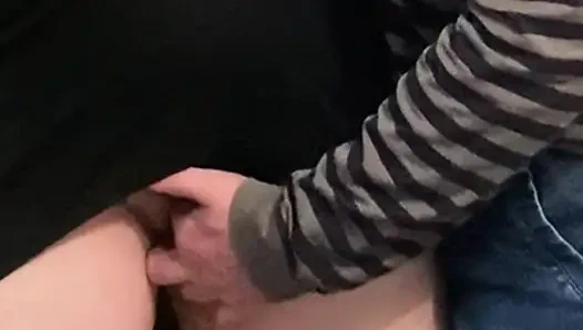 Возбужденный извращеец трахает пальцами девушку под платьем на публике