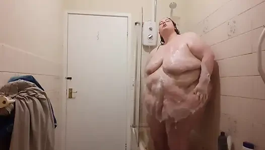 Ssbbwshower ve göbek sallıyor