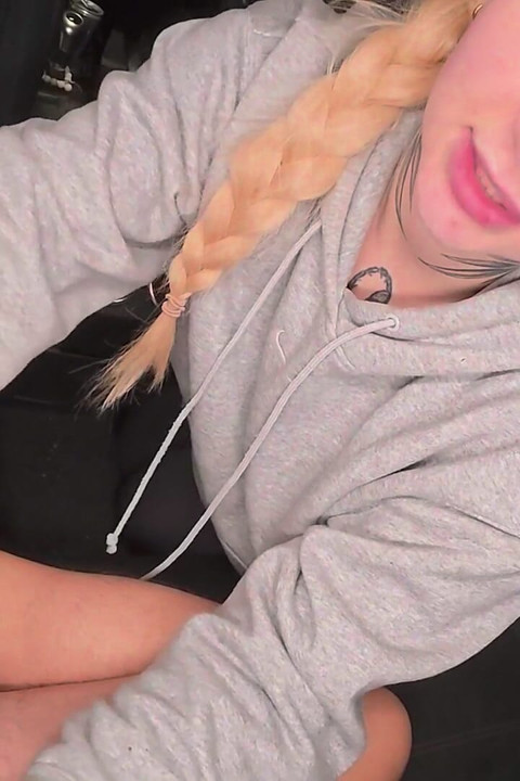 Gepassioneerde Auto Pijpbeurt Sophia May Interviewmeisje Neemt Me Achtervolgen VK