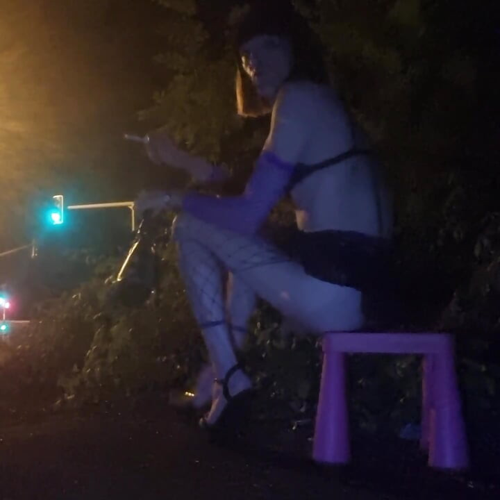 A Whore in a Mini-Skirt Ras du CuL, on the Edge of the🛣Nationale 7 in BRUNOy. 2H00 VaneSsaBiTCHx PariSChienneTrvprod⁹¹