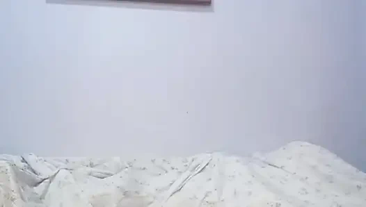 Dicke mami squirtet im videocall für dich