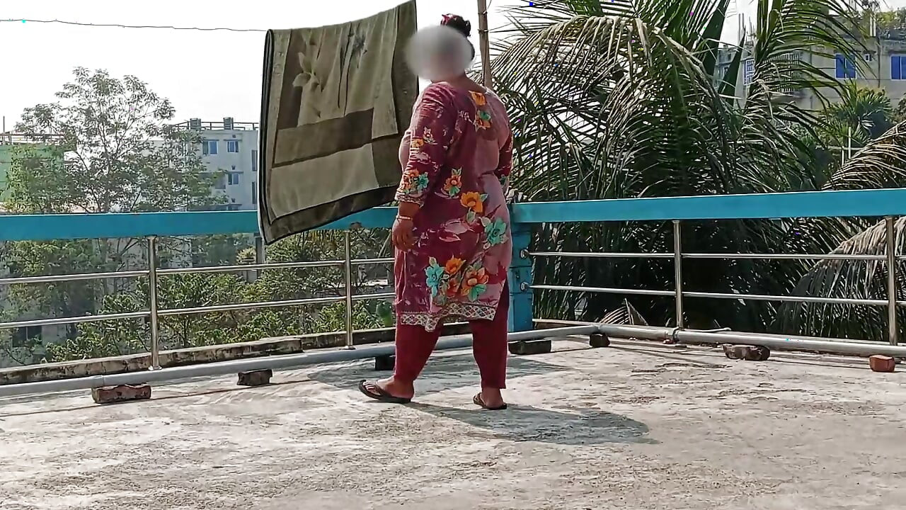 desi village outdoor Desi hot housewife ki chudai