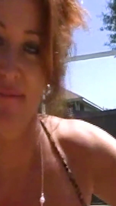 Milf150 - dos milfs se cogen al reparador de pantallas | Clip 2