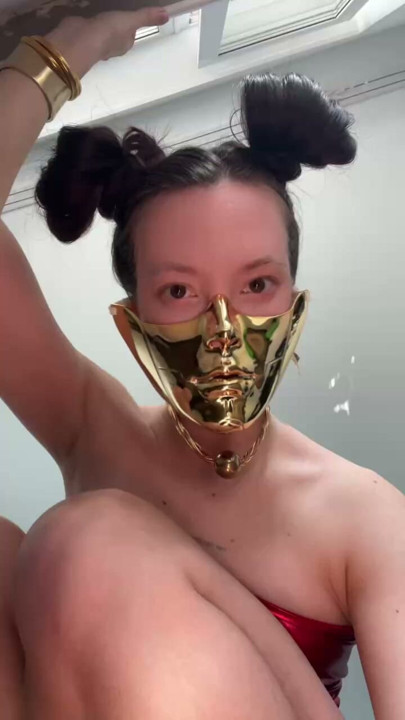eye contack - gold mask