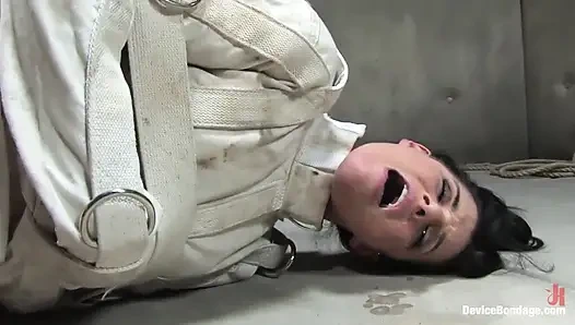 Смиренная рубашка со страпонами